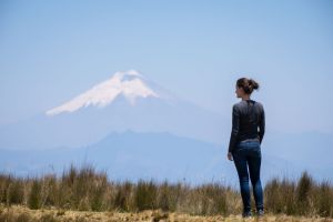 Jennifer devant le Cotopaxi