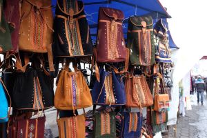 Sacs à dos au marché artisanal