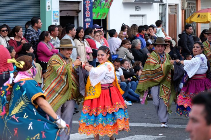 Danseurs du défilé de la Mama Negra