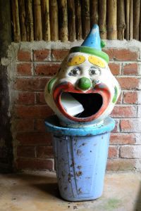 Poubelle freaky clown