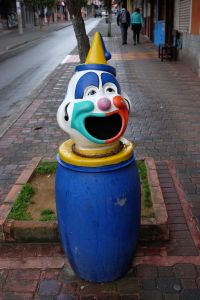 Poubelle freaky clown