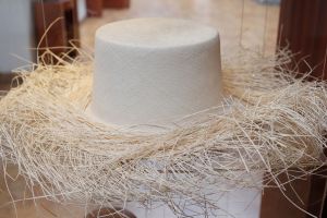 Tissage d'un chapeau Panama