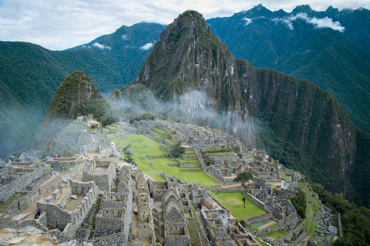 Un nuage passe sur le Machu Picchu