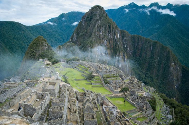 Un nuage passe sur le Machu Picchu
