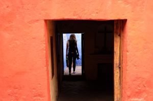 Les portes sont basses ici